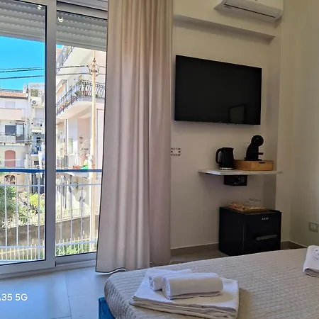 홈스테이 Naxos Haven